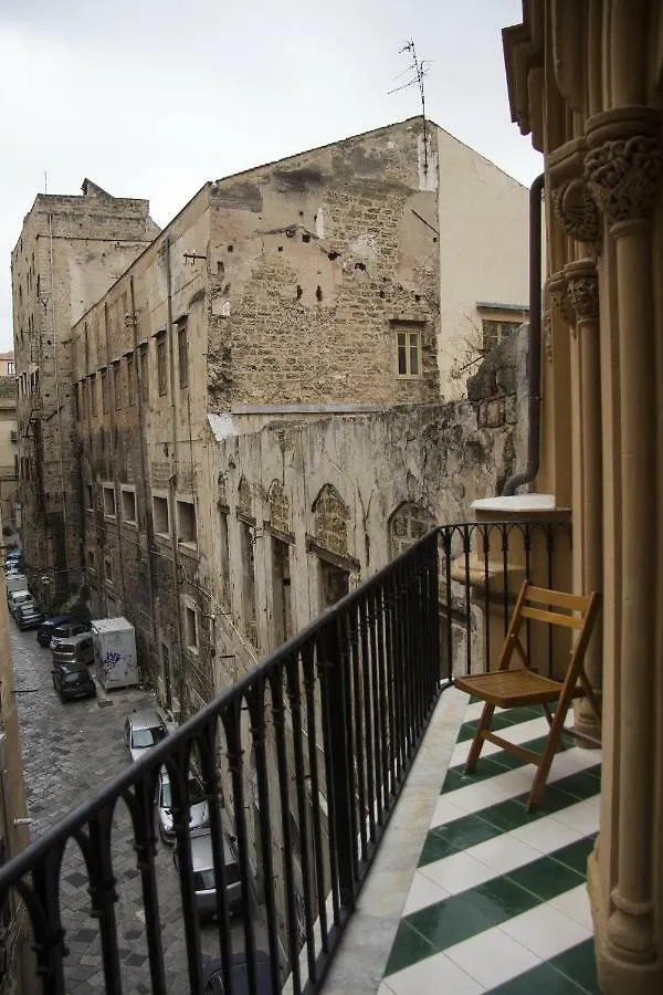 Hotel Mojocohouse Palermo 2*,  Italien